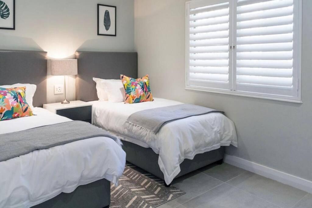 Waterfront Getaway, 2 Bedroom Seaside Bliss Umdloti Bagian luar foto